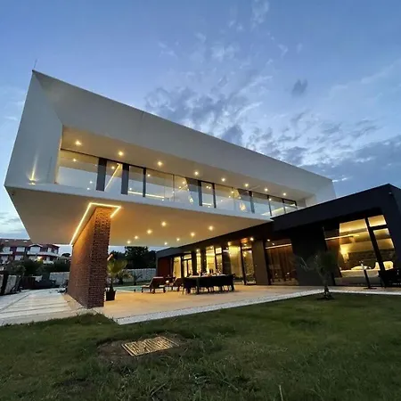 Mediterraneo 2 Comfortable Villa