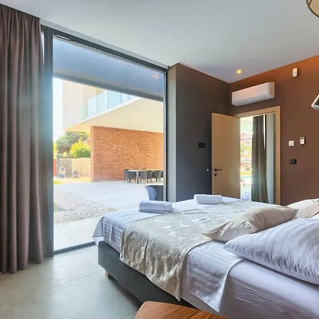 Mediterraneo 2 Comfortable Villa