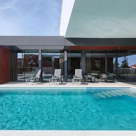 Mediterraneo 2 Comfortable Villa *