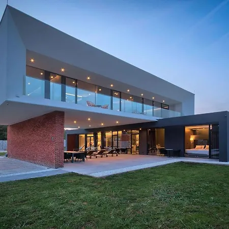 Mediterraneo 2 Comfortable Villa